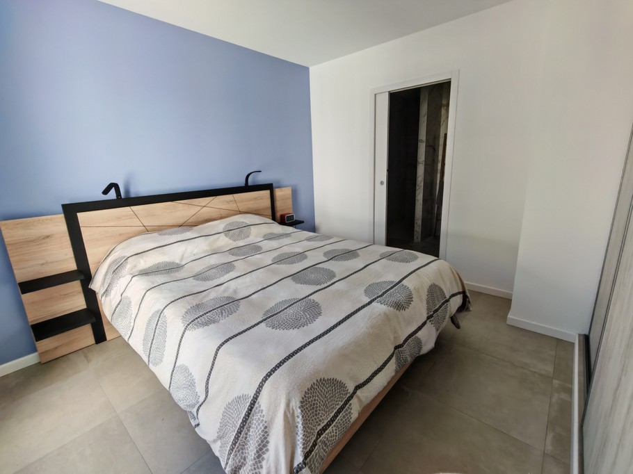 Bedroom with 160 cm bed - Right-hand night section