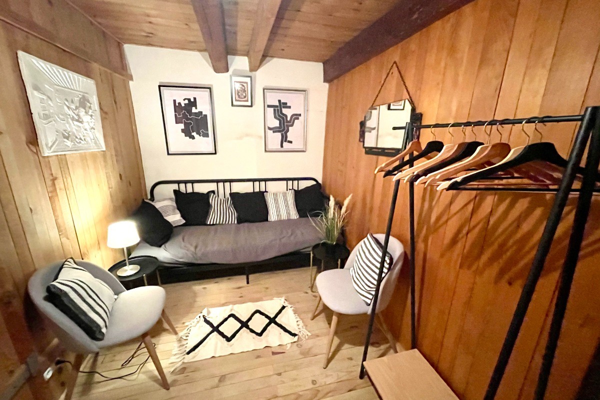 Salon / dressing étage contre chambres