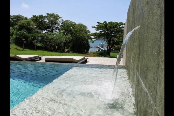 piscine équipée d'une alarme à ultrason