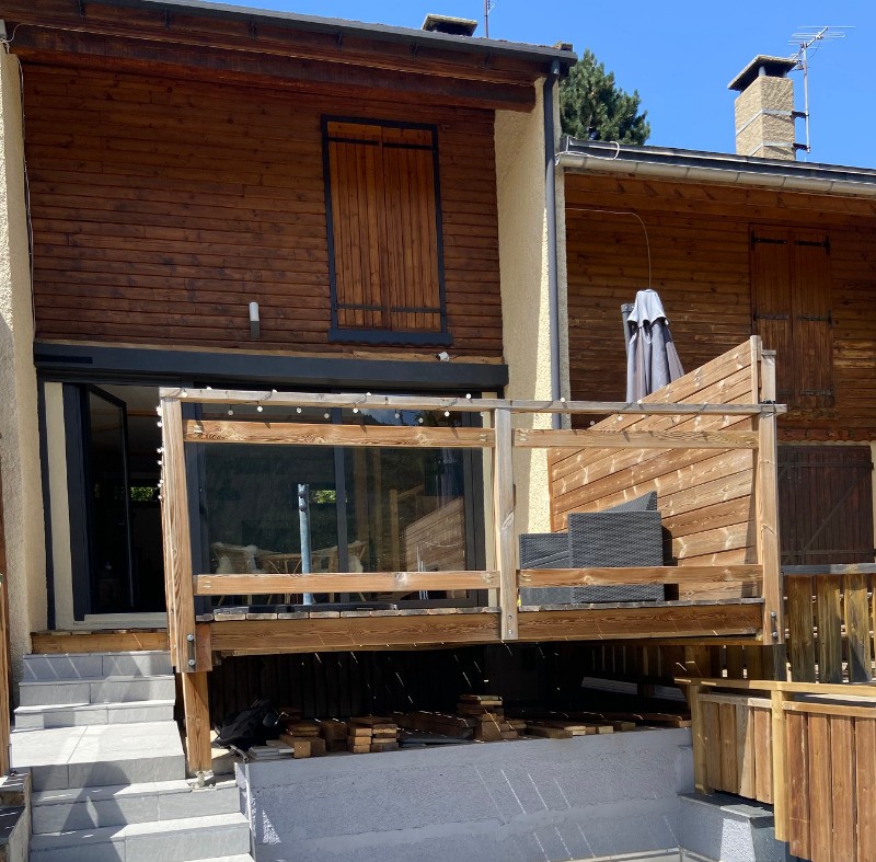 2 grandes terrasses pour profiter pleinement de la vue face au Cambre d'Aze