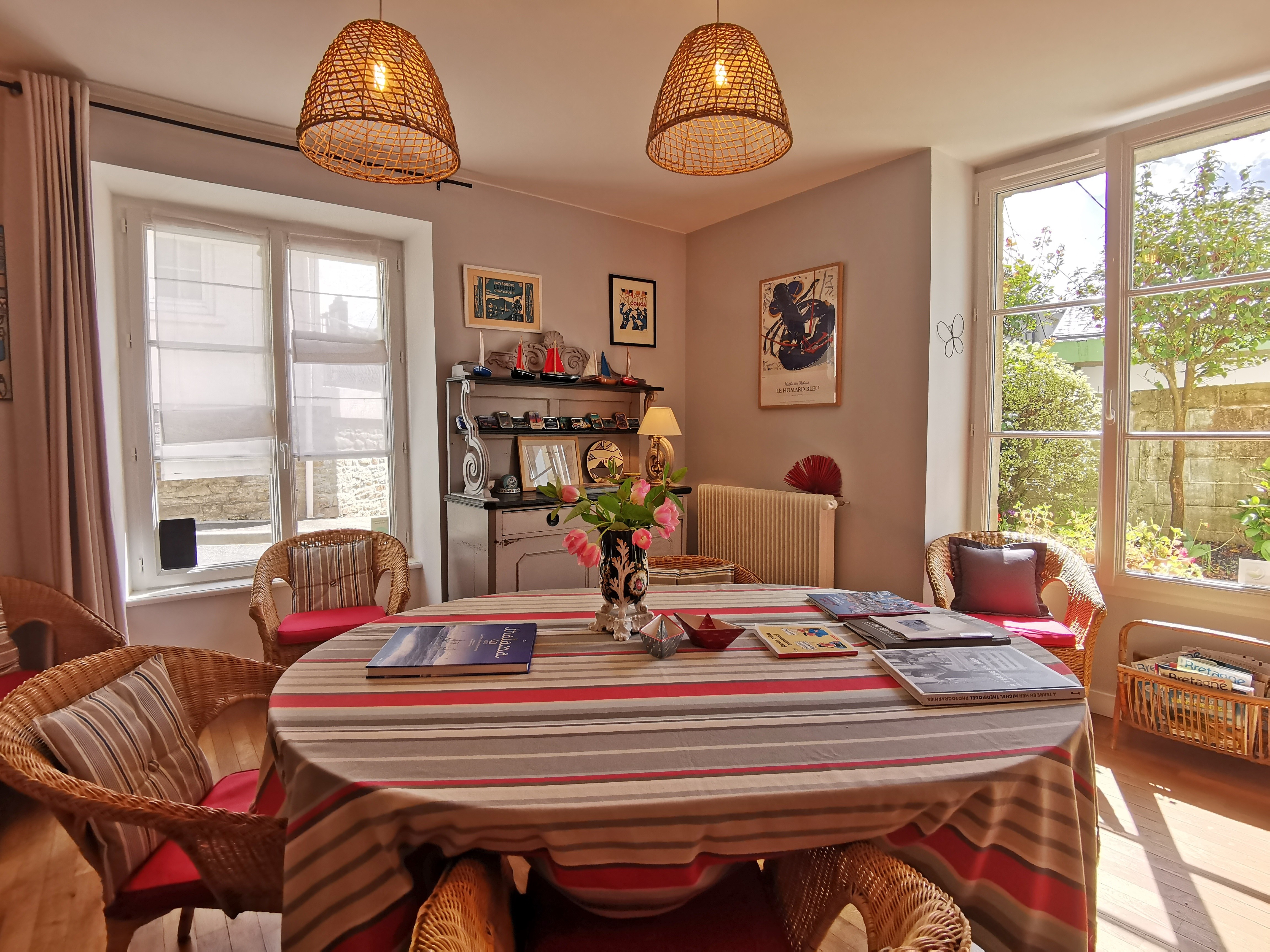 breakfast and relaxation room