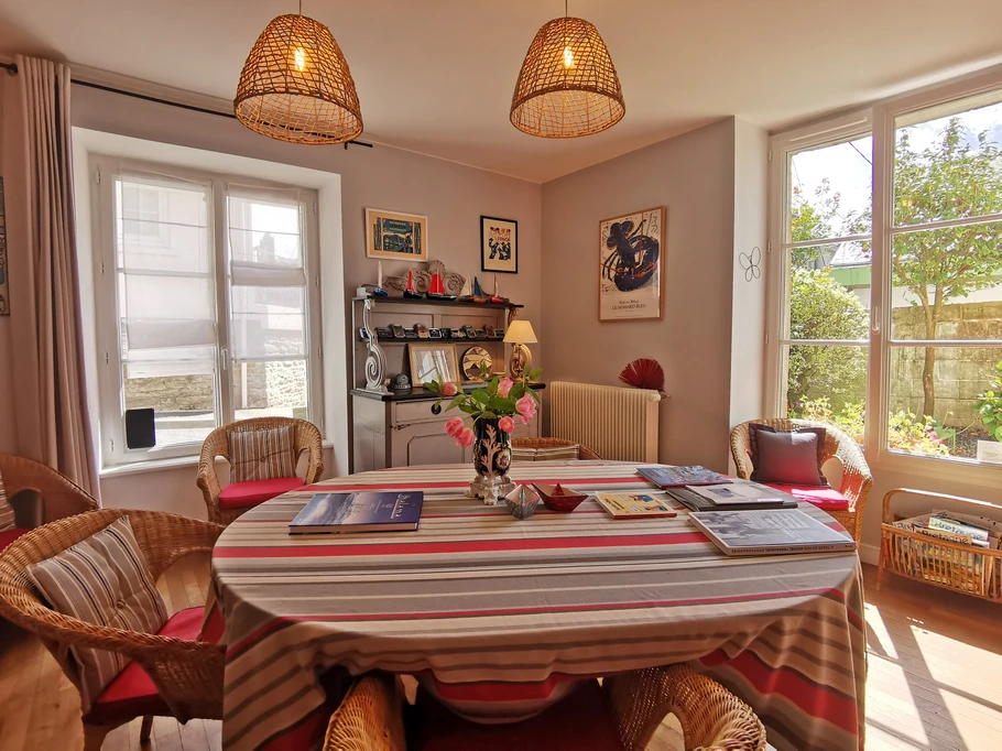 breakfast and relaxation room