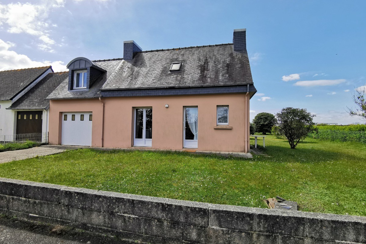 Façade de la maison côté route