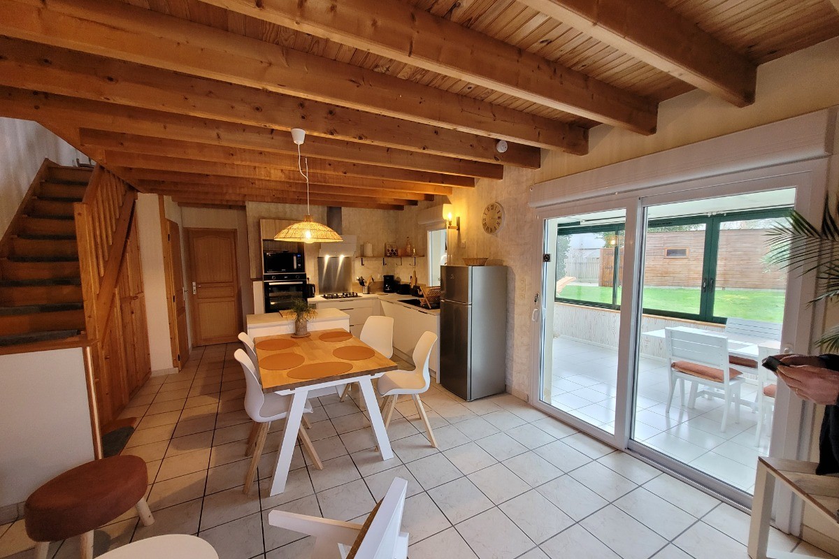 Pour 5 personnes, vue cuisine - Idéal famille