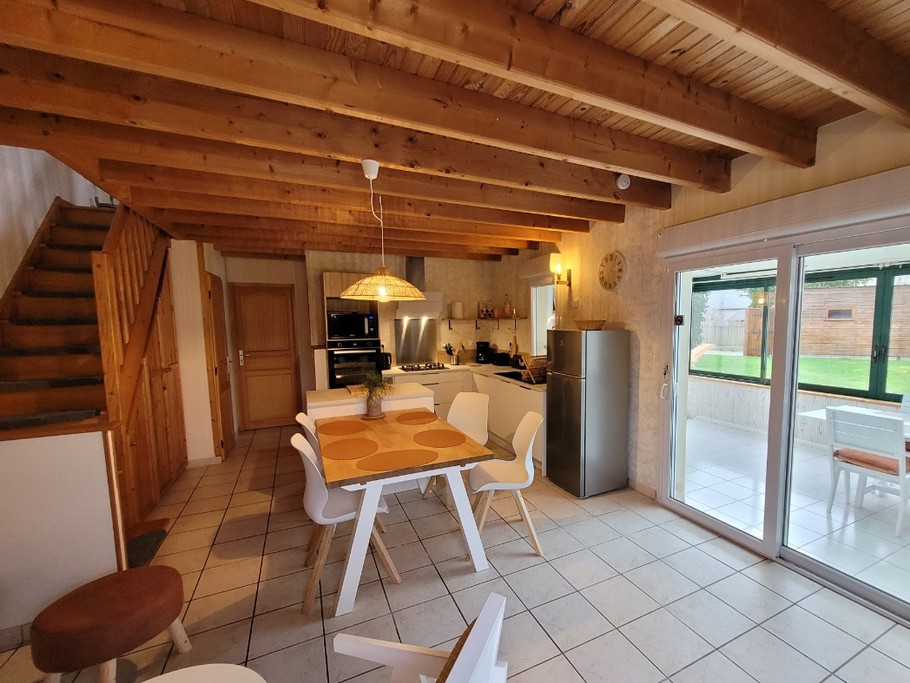 Pour 5 personnes, vue cuisine - Idéal famille