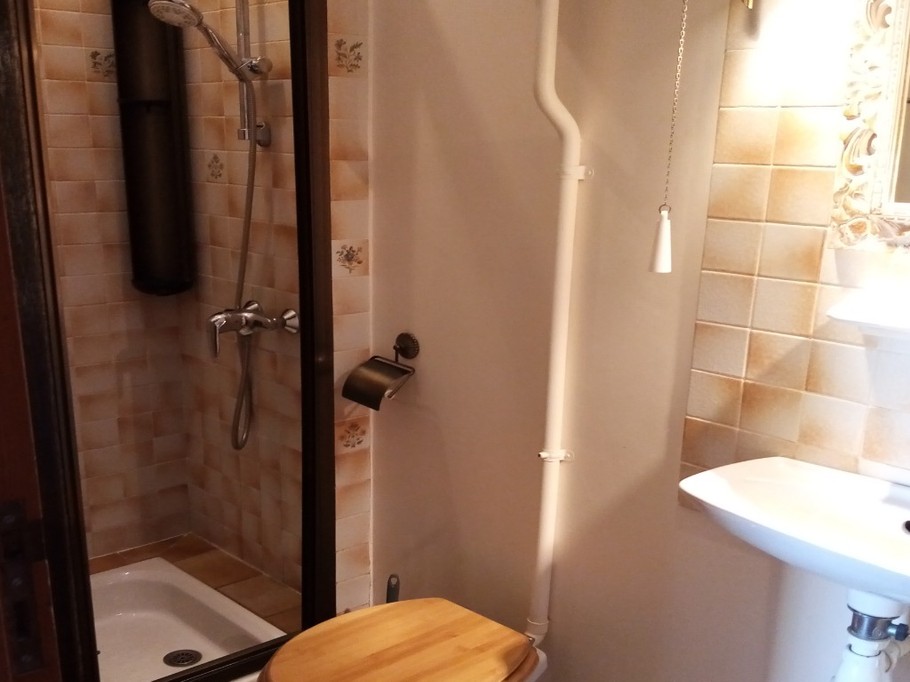 Douche et WC rez de chaussée