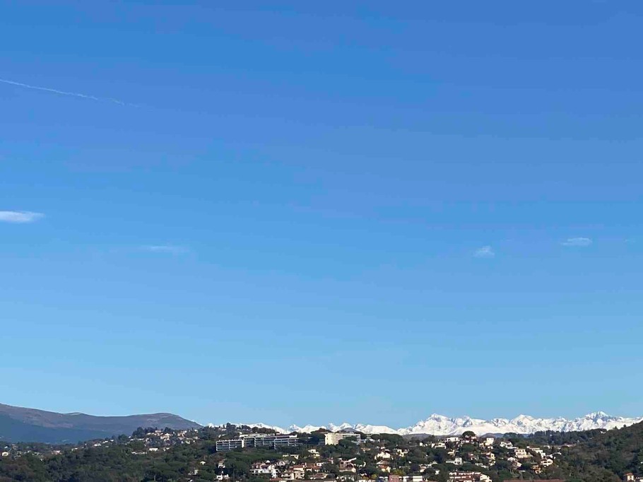 Vue sur le mercantour depuis la chambre