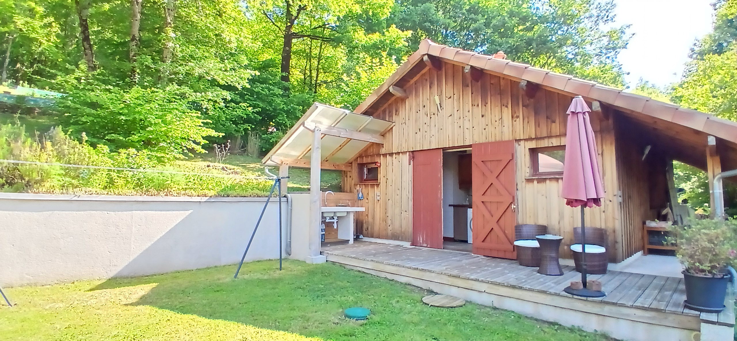 Yourte mongole "Le Point du Jour", en pleine nature, vue imprenable - Auriat, Creuse, au cœur du Limousin - Bâtiment annexe à proximité (Salle d'eau, coin buanderie)