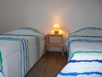 Chambre avec deux lits de 90