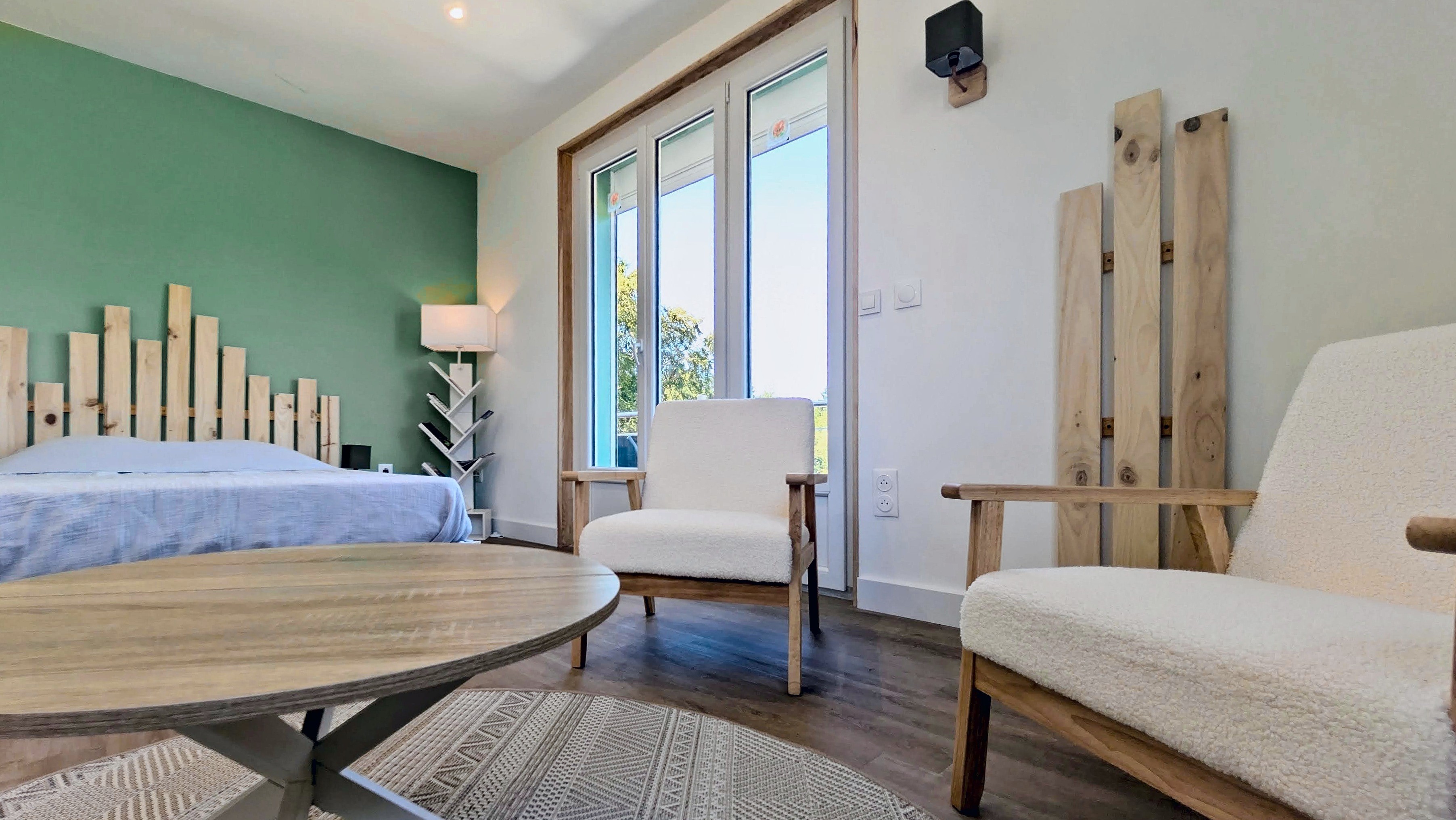 Le Nid - Holiday cottage, sleeps 3, Beaumont-du-Lac, Haute-Vienne: The Bedroom