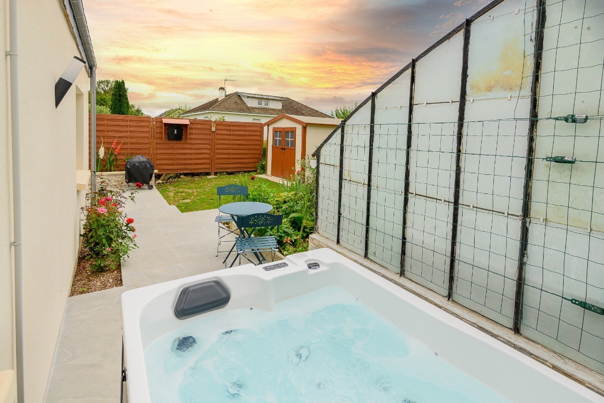 Jacuzzi et terrasse
