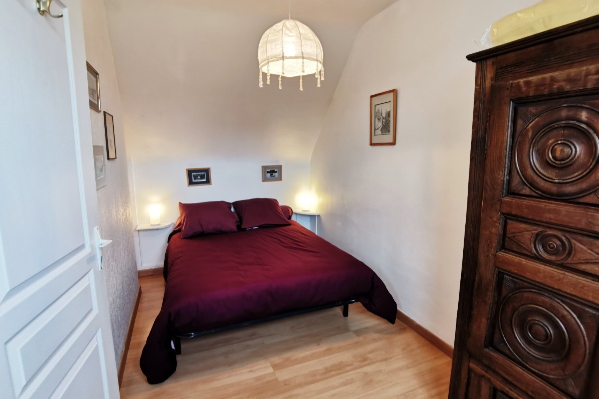 First floor: bedroom 3 with double bed (140cm)