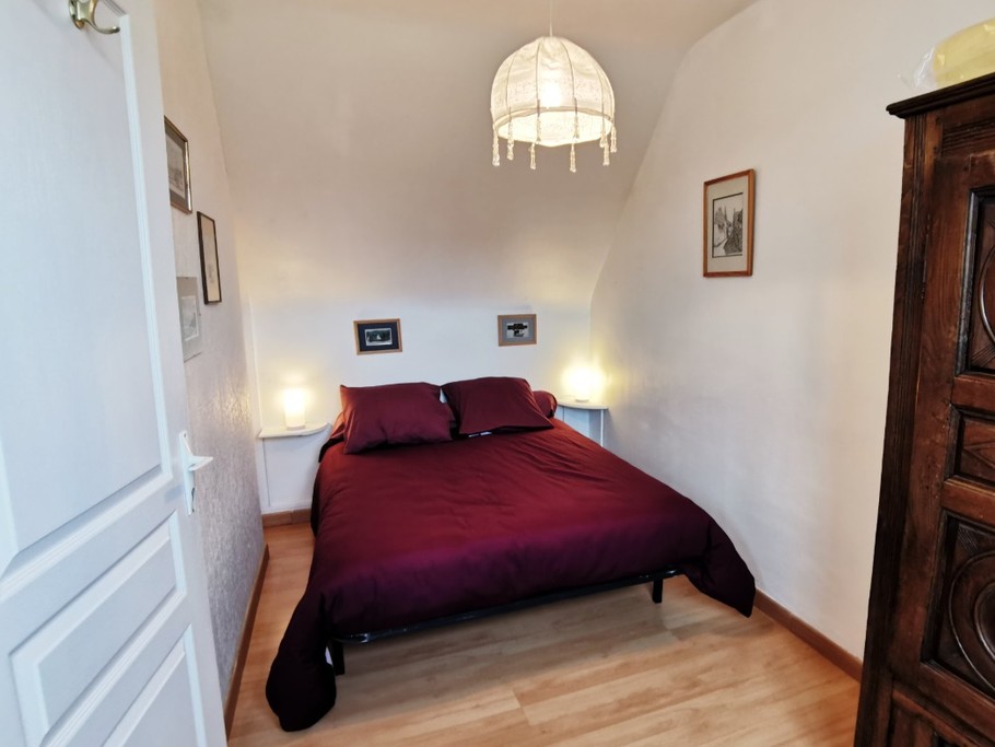 First floor: bedroom 3 with double bed (140cm)