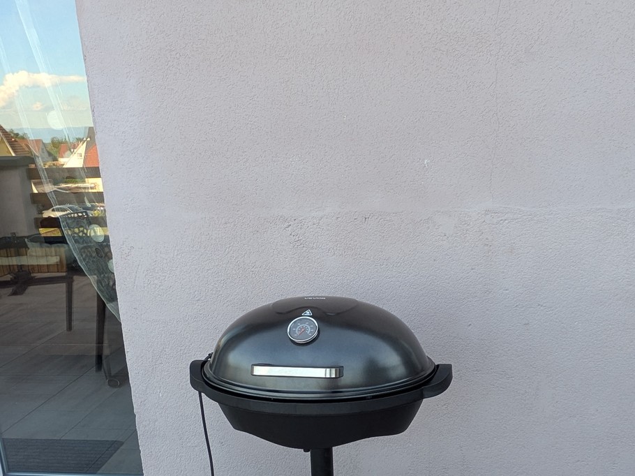 Electric barbecue available