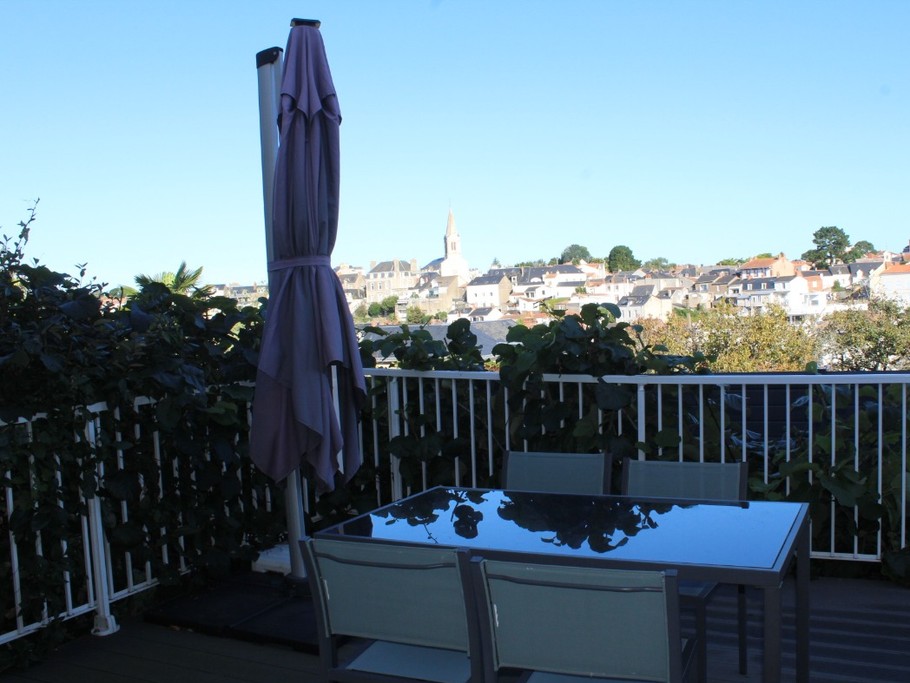 Terrasse et vue sur la ville