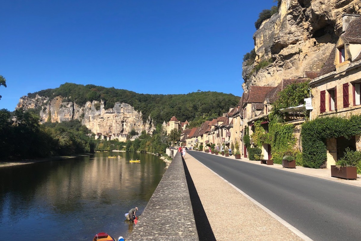 La Roque-Gageac et ses falaises