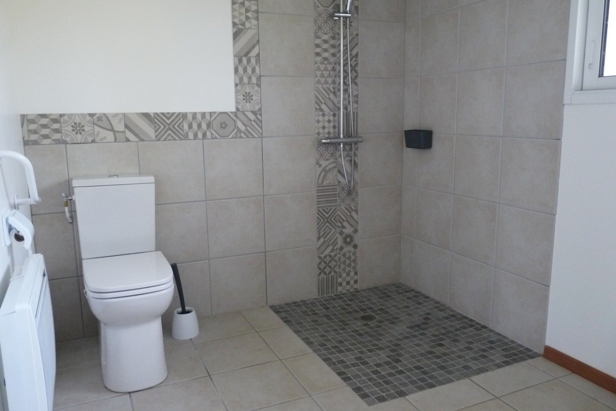 la salle de bain accès handicapé