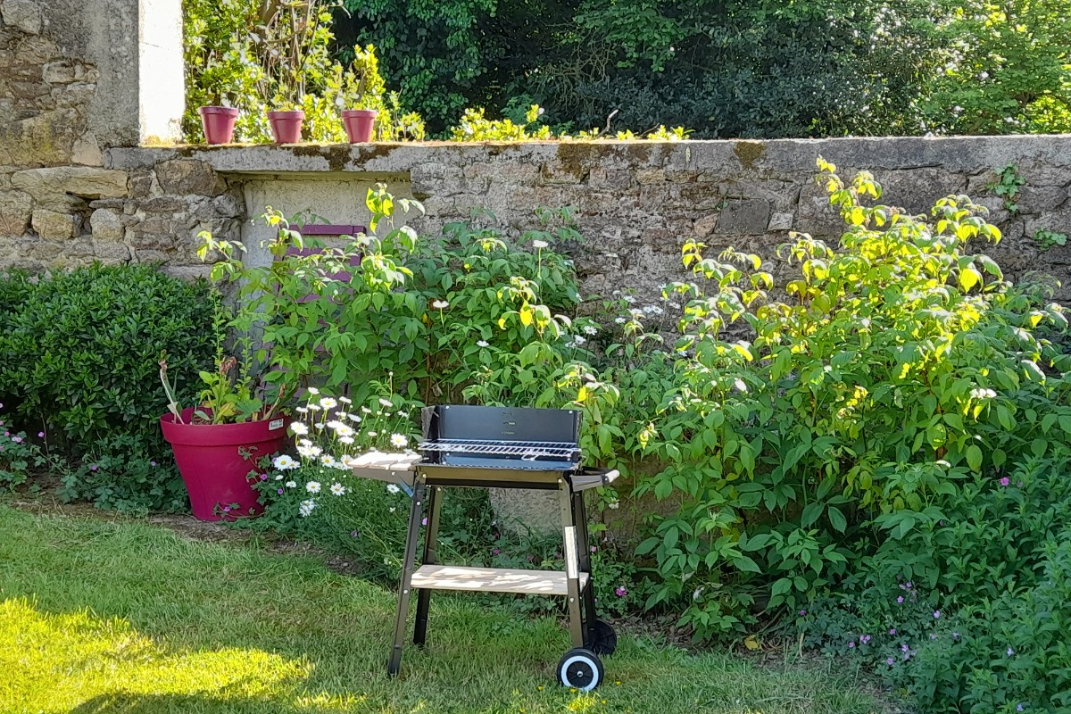 Maison, location Clévacances Bourbriac (Côtes d'Armor, Bretagne) -barbecue
