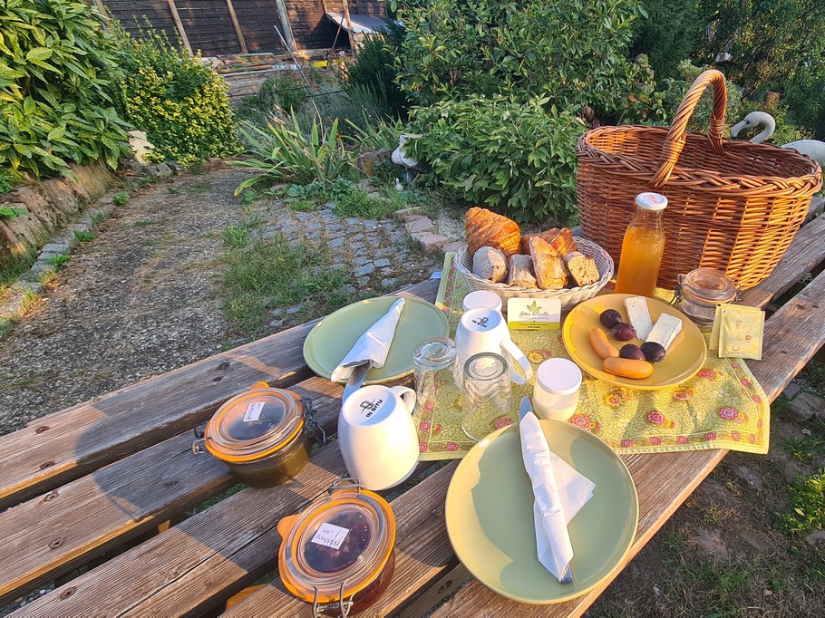 Breakfast basket