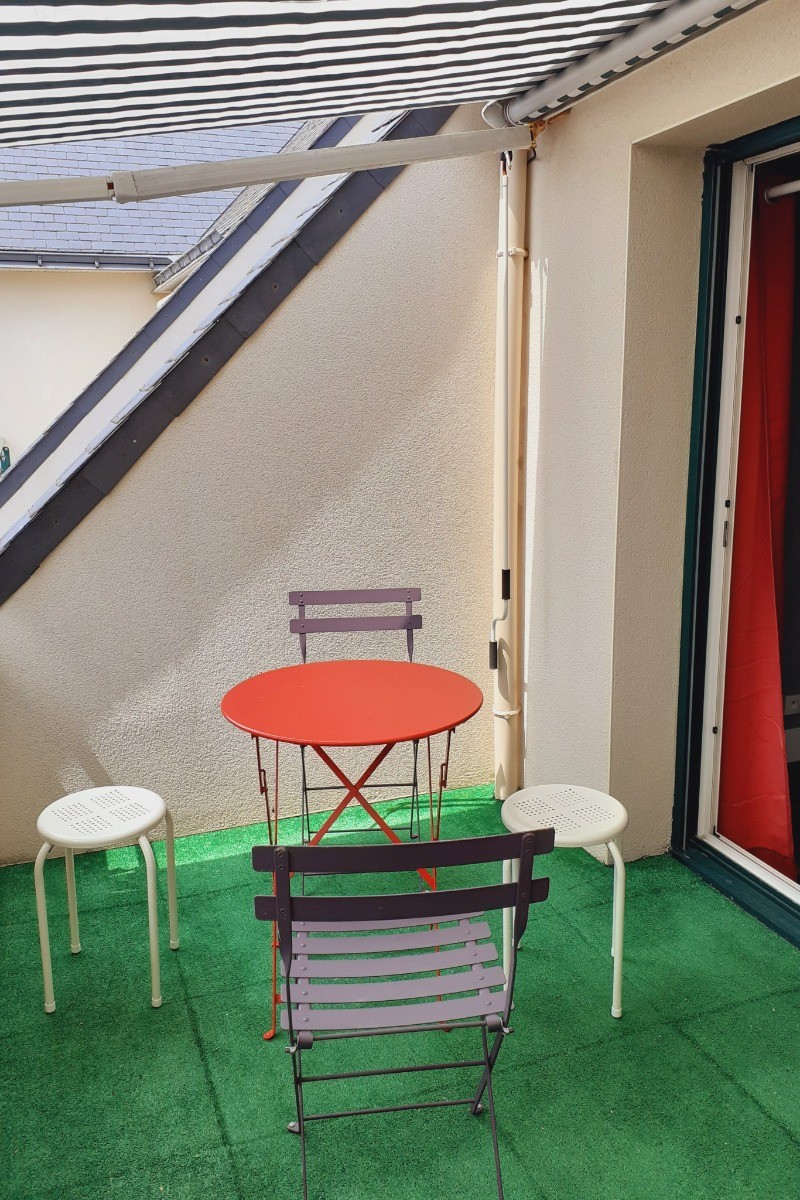 Salon de jardin et store banne.