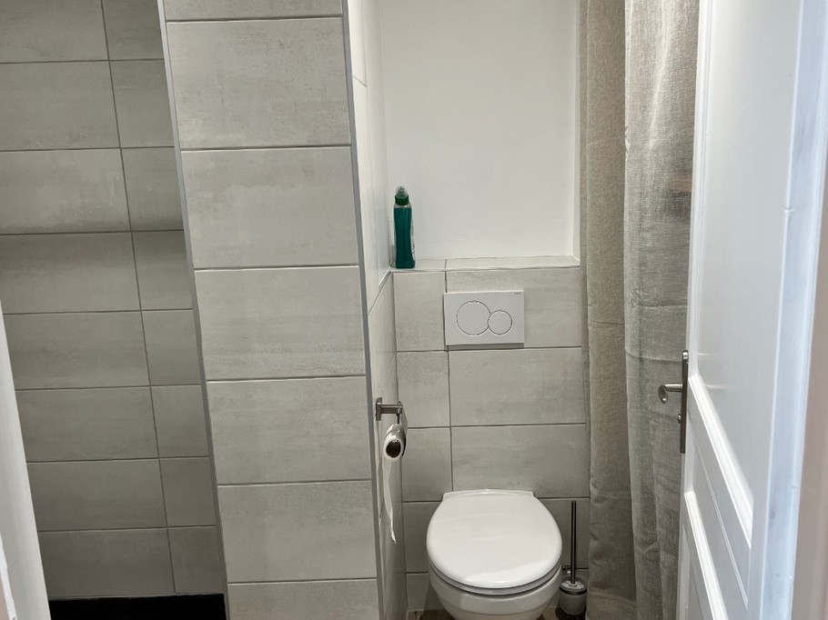 WC suspendu
Espace de rangement