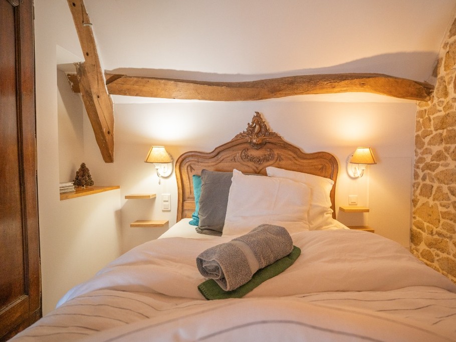 2 couchages , 1 lit bébé et 1 fauteuil lit BZ