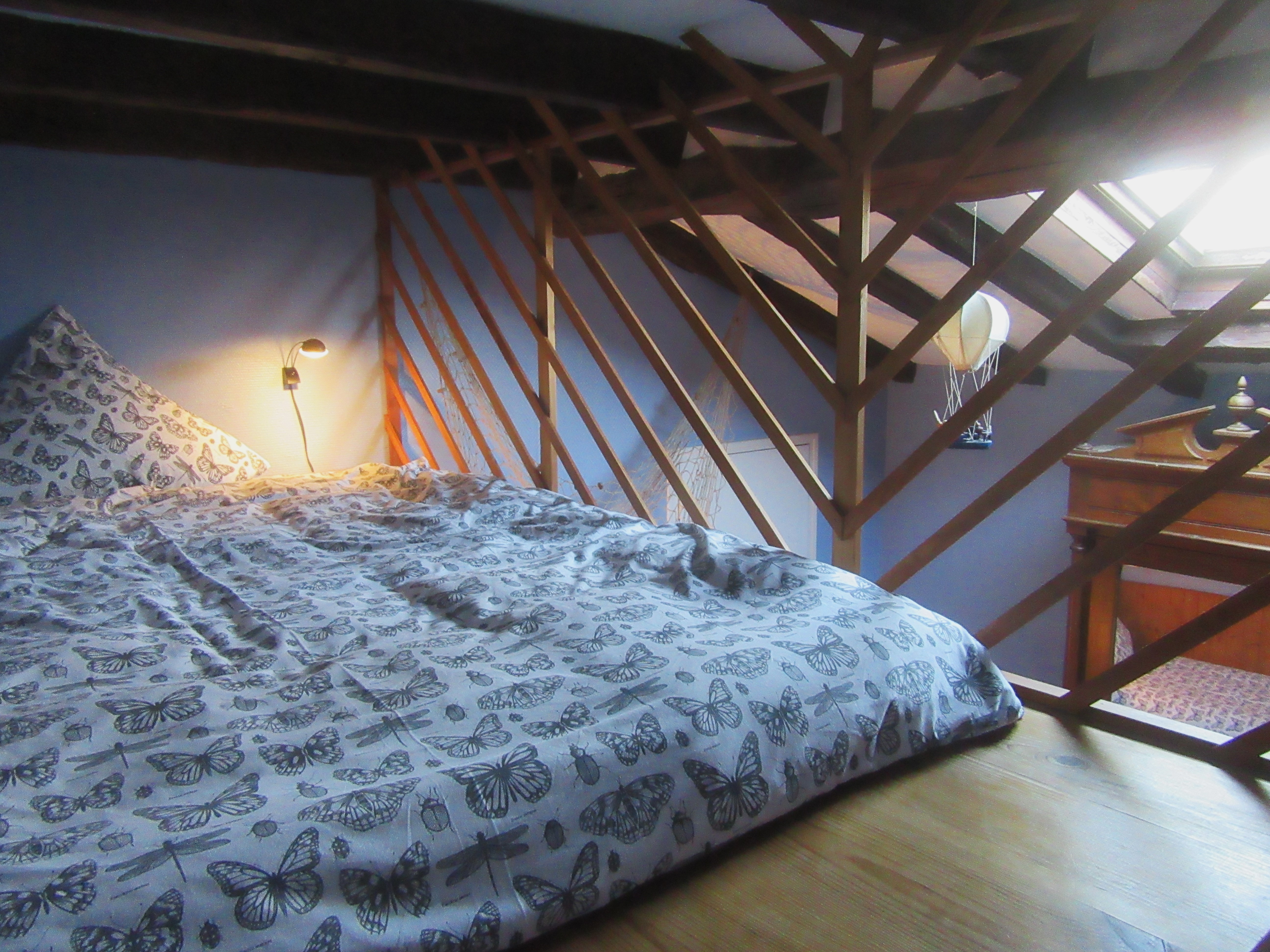 Le Chai - mezzanine dans la chambre sous les combles