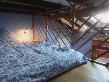 Le Chai - mezzanine dans la chambre sous les combles