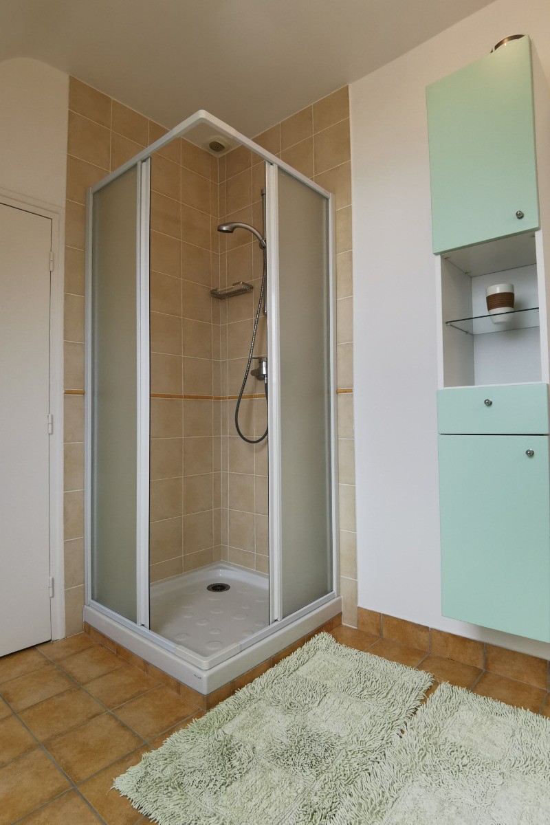 douche de la salle d'eau à l'étage