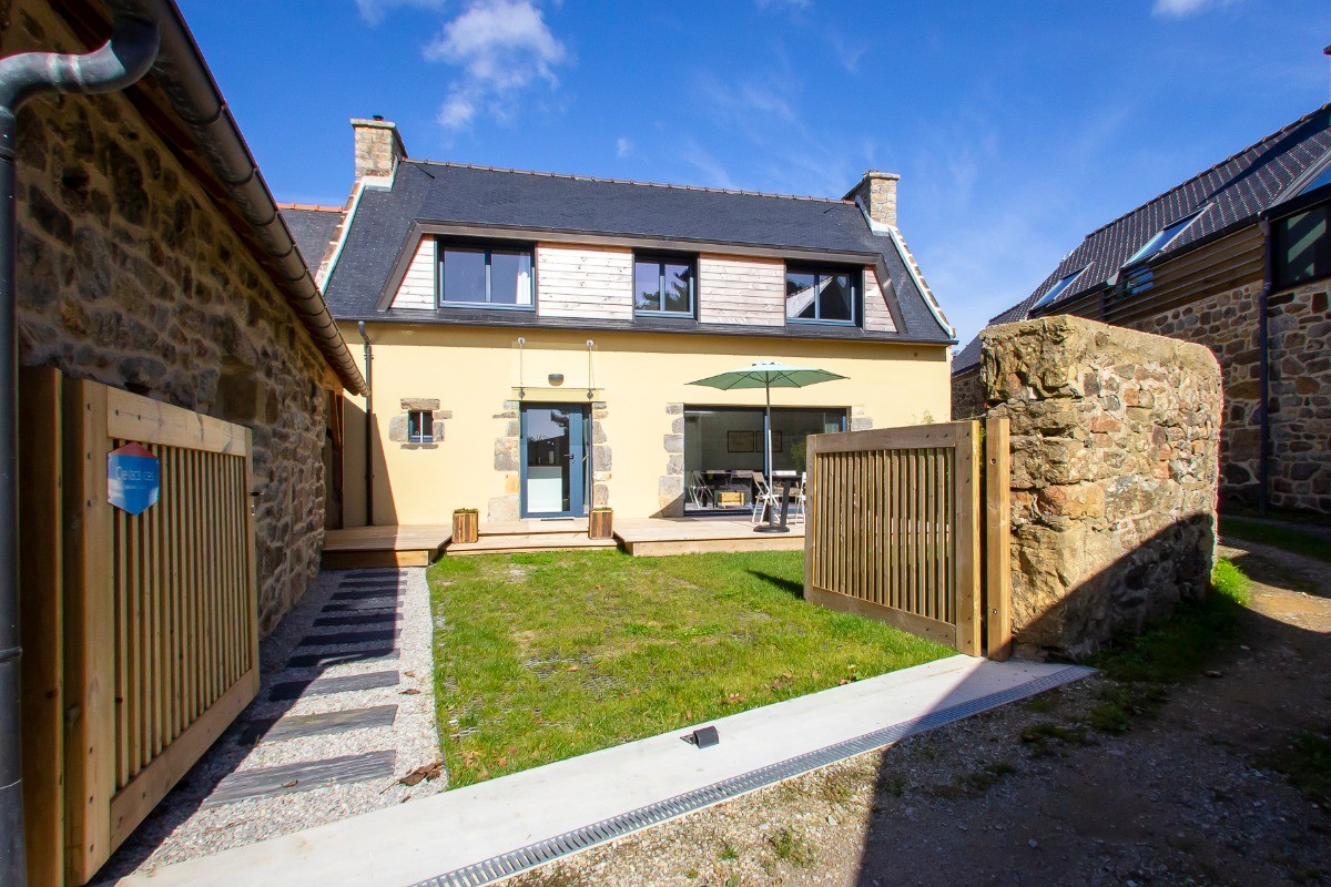Façade extérieure avec jardin privatif