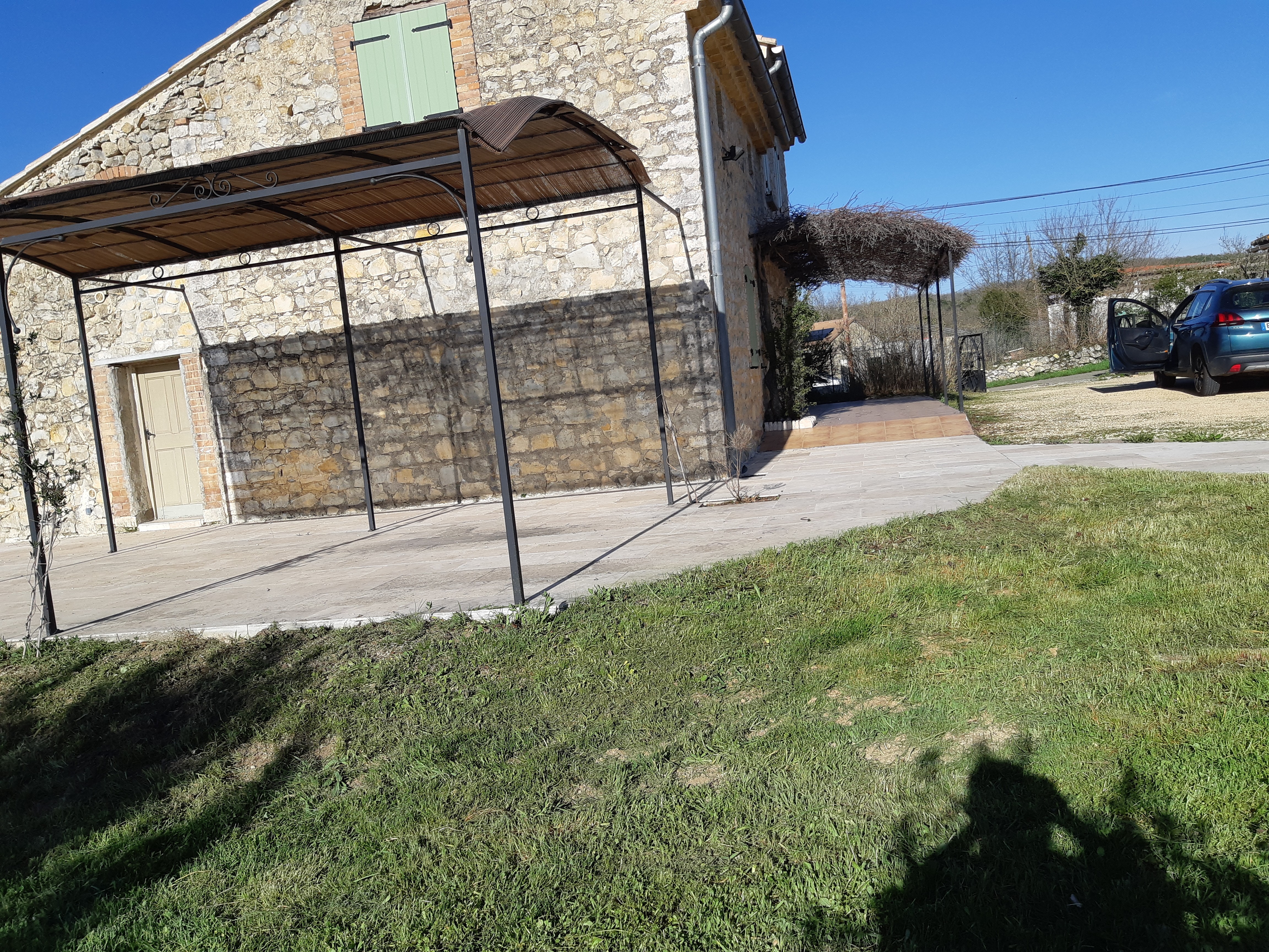 Pergola donnant sur la piscine