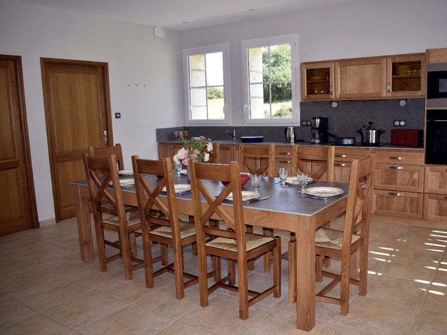 côté salle à manger cuisine