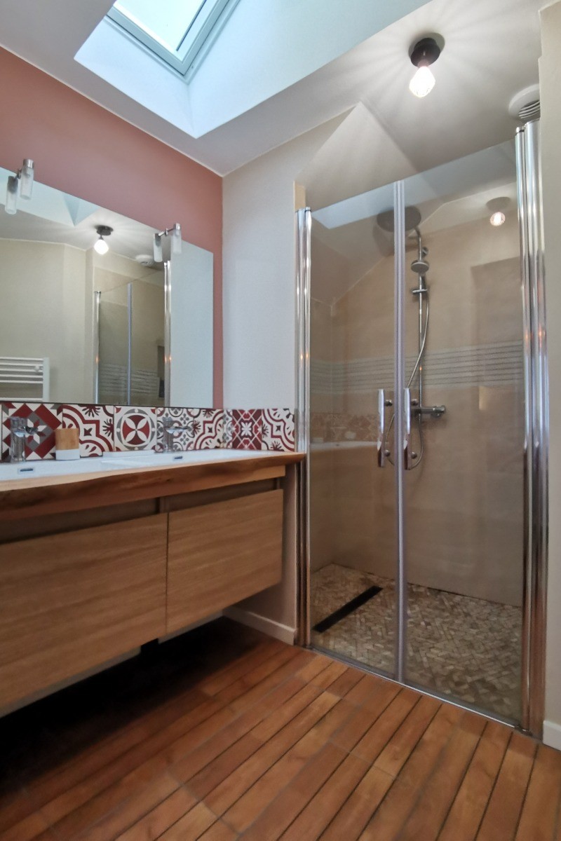 RDC: Salle d'eau privative à la chambre 1