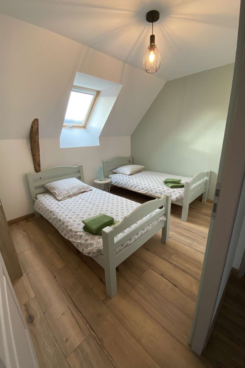 Chambre pour 2 personnes à l'étage (1 lit 180 cm ou 2 lits 90 cm).