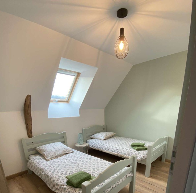 Chambre pour 2 personnes à l'étage (1 lit 180 cm ou 2 lits 90 cm).