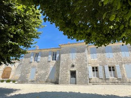 Abbaye de Trizay en Charente maritime