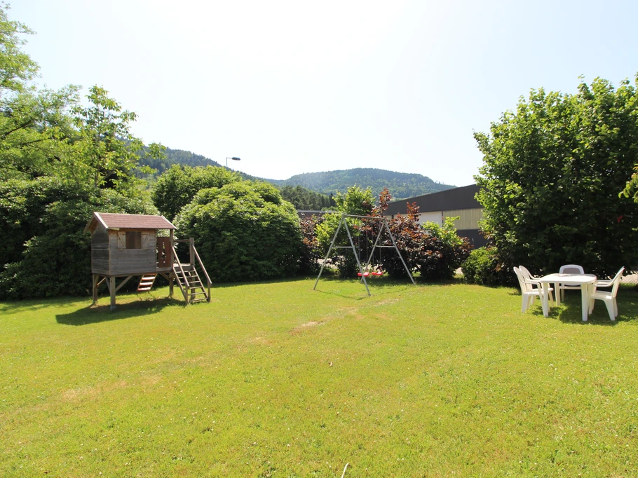 Jardin - Salon/ séjour - Gîte La Moselotte à Saulxures-sur-Moselotte – Proche Lac & Voie Verte