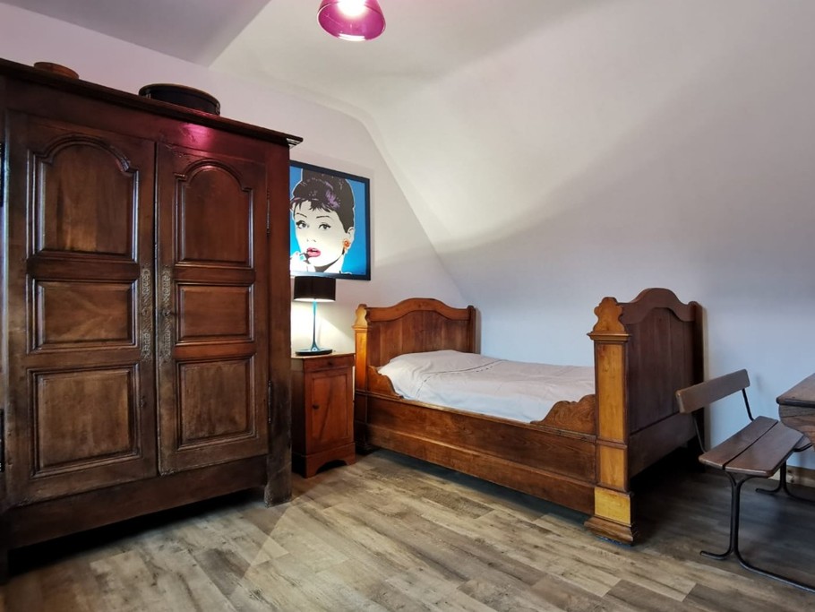 A l'étage une deuxieme chambre avec un lit de 120