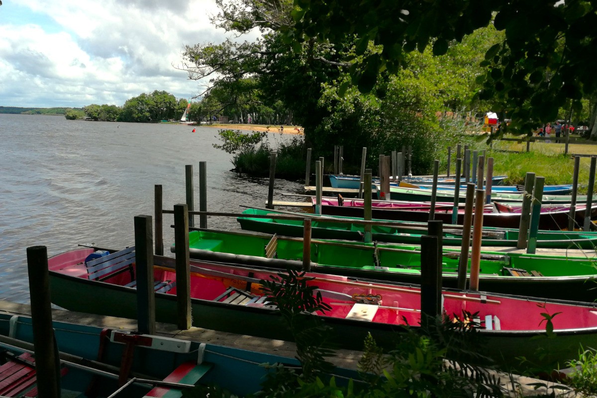 Barques des bateliers du courant d'Huchet à Léon