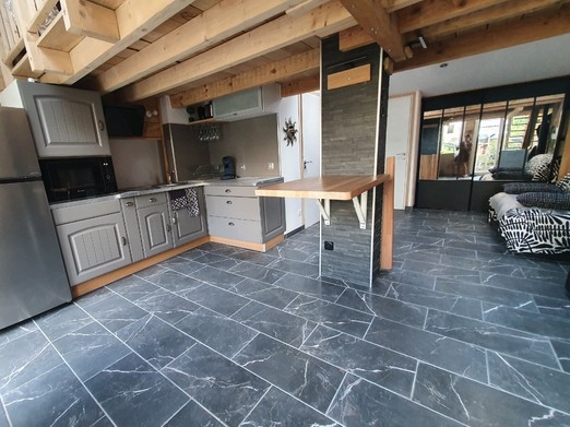 Cuisine et salon - Chalet confort "La Casetta" à proximité d'Epinal