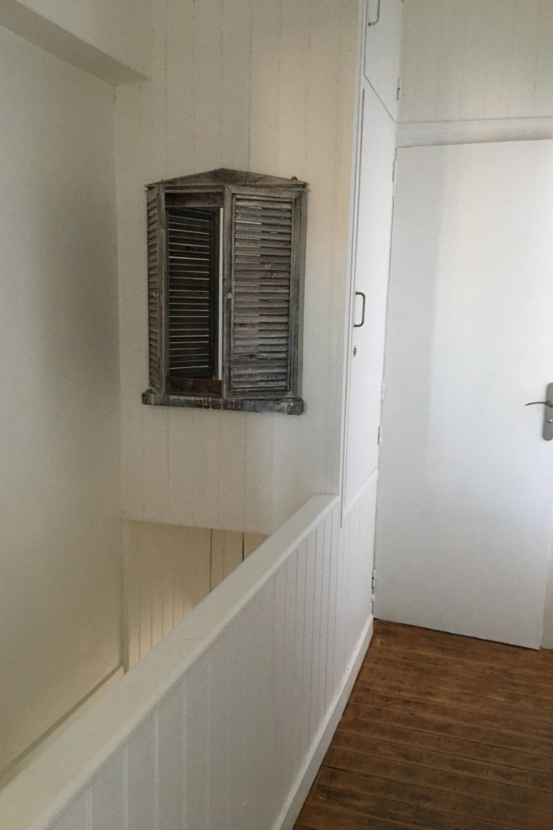 Palier desservant les 2  chambres