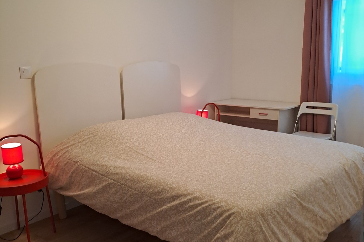 Chambre 2 lits jumeaux qu'on peut rapprocher pour lit en 160