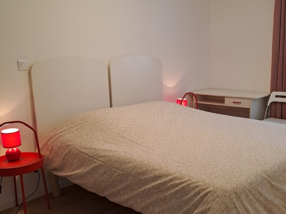 Chambre 2 lits jumeaux qu'on peut rapprocher pour lit en 160