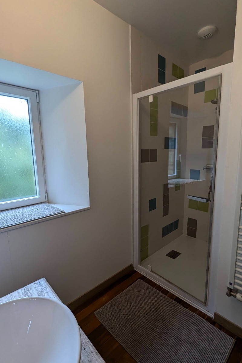 SALLE D EAU attenante à la chambre 1