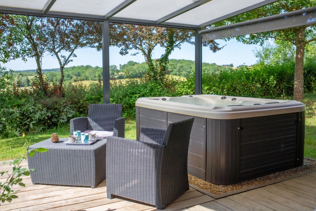Gîte Cèdre : vous pourrez prendre votre petit-déjeuner en terrasse !