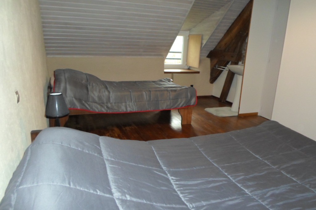 Chambre 2 lits (140 et 0.80)