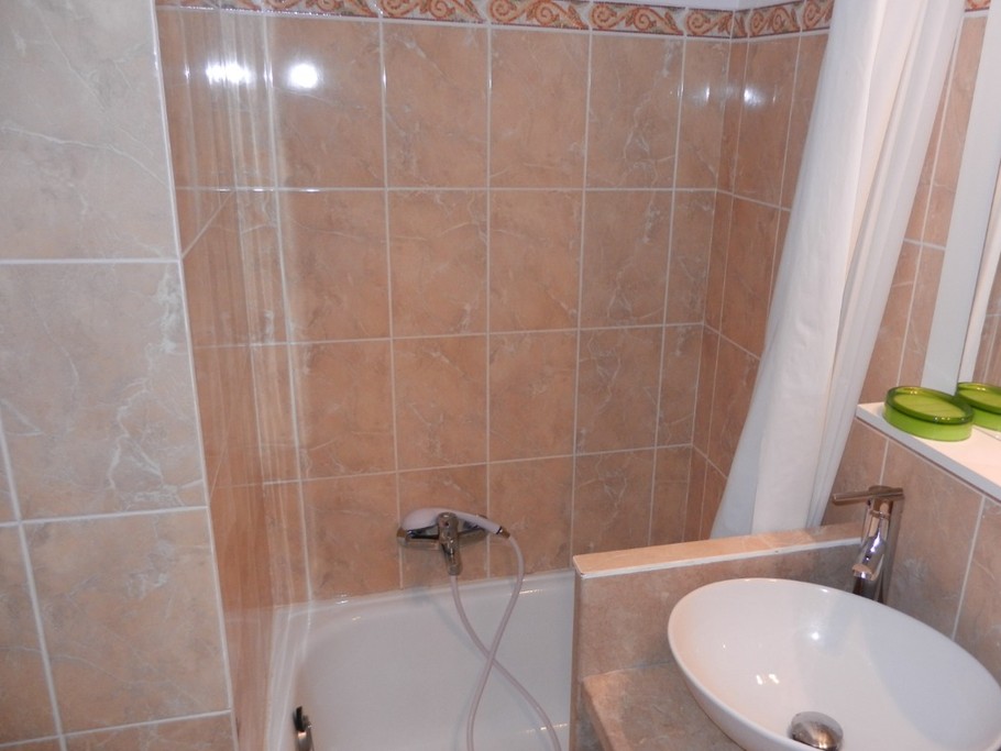 La salle d'eau, Appartement de la Nartelle (Var, Côte d'Azur)