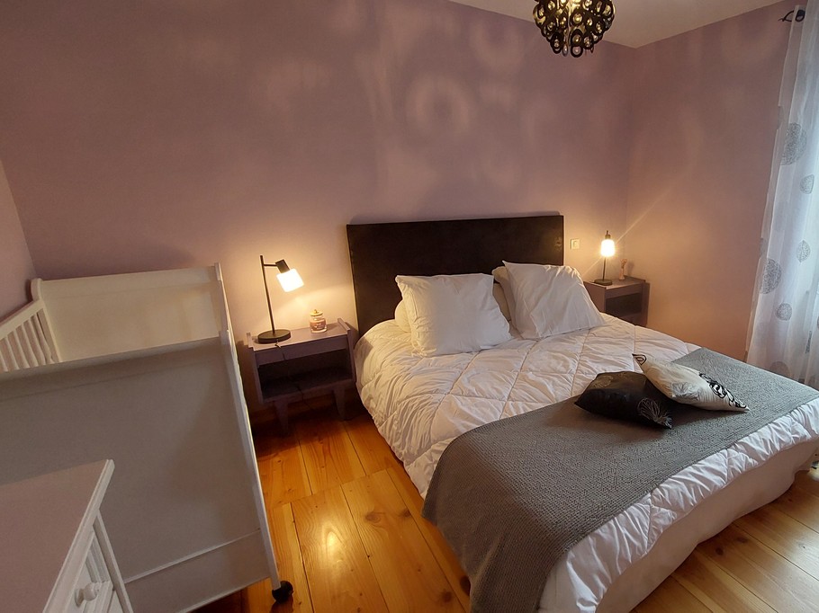 parental bedroom with cot ideal for a family Cantal gîte