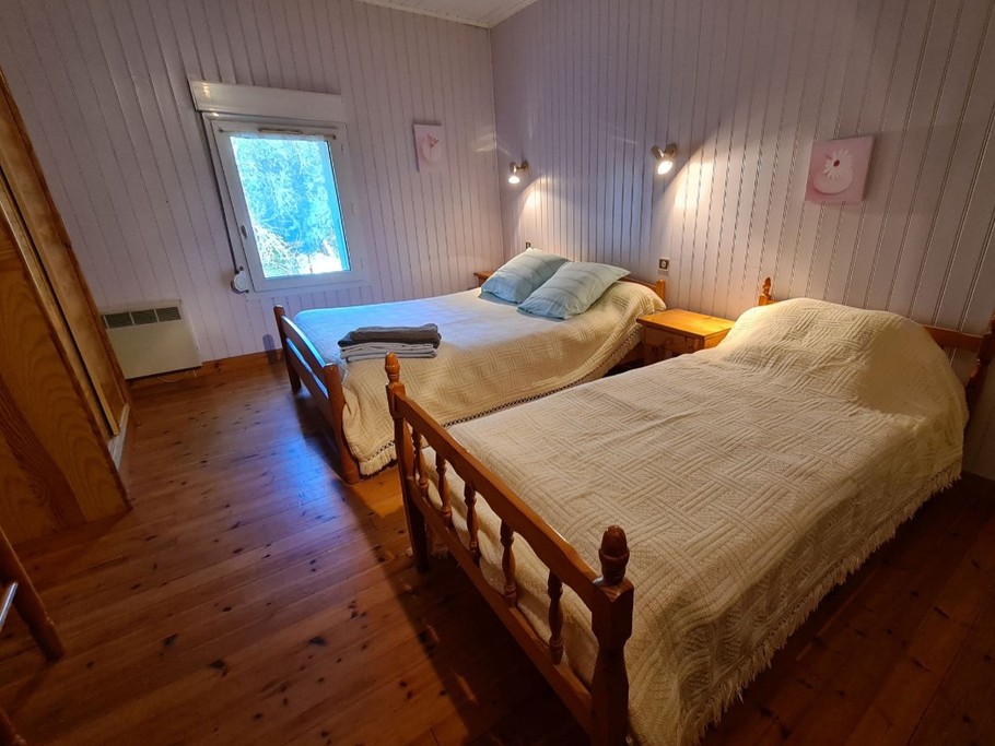 Chambre pour 1 à 3 personnes Le Logis des Granges, avec sa salle d'eau individuelle près de Surgères en Charente maritime
