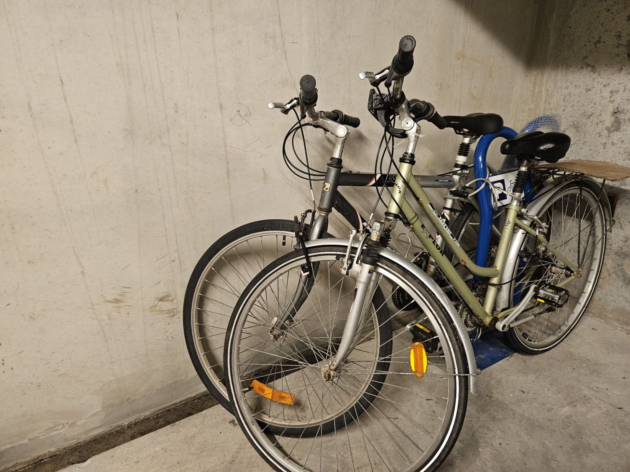 2 vélos à disposition dans le local vélos à L'Escale au sous sol